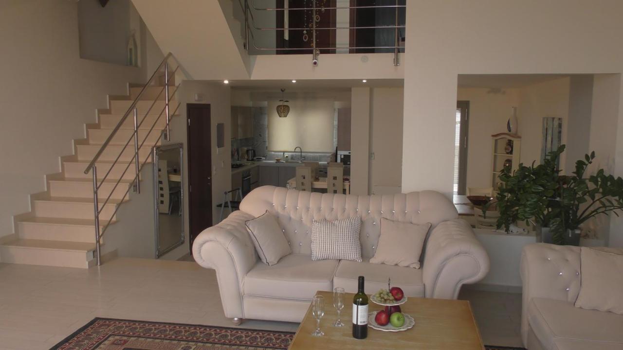 Sea View Beachfront Villa Maria Guwes Zewnętrze zdjęcie